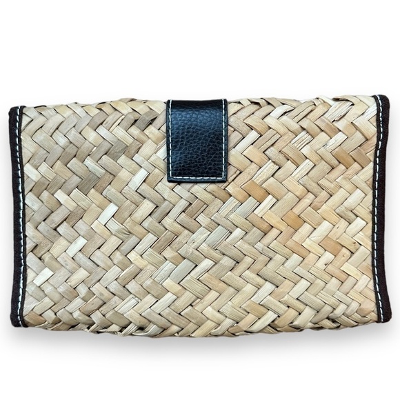 Gap Tan and Brown Wicker Weave Straw Clutch With Faux Leather Buckle - Picture 2 of 11